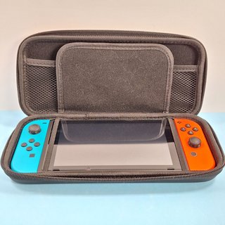 Nintendo Switch con scatola e custodia
