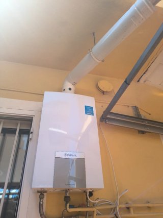 Calentador de gas Vaillant blanco
