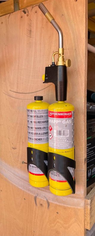 1 SOPORTE PARA 2 BOTELLAS DE GAS PROPANO MAPP