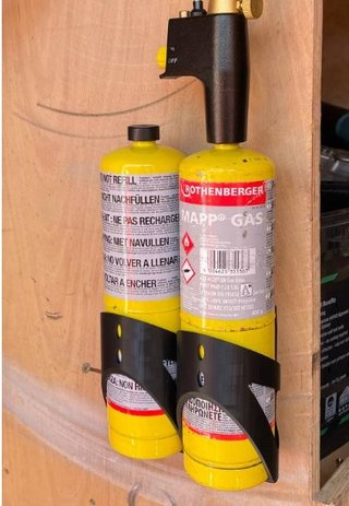 1 SOPORTE PARA 2 BOTELLAS DE GAS PROPANO MAPP