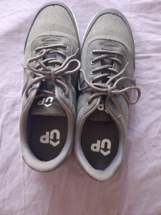 Zapatos grises para hombre