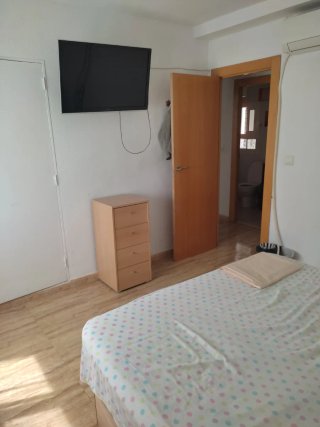 Se alquila habitación a chica