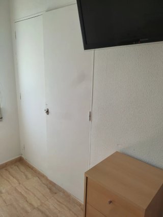 Se alquila habitación a chica