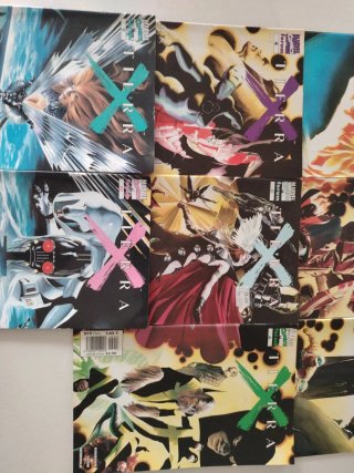 Lote de cómics Marvel. Tierra X