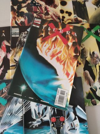 Lote de cómics Marvel. Tierra X