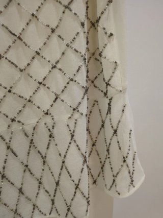 Camiseta / top mujer perlas plateadas blanca
