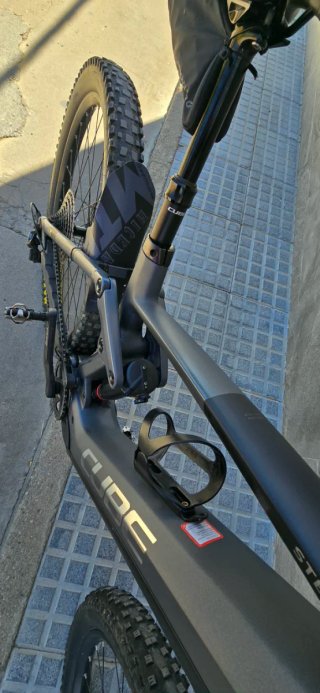 CUBE Híbrida Stereo Race 140