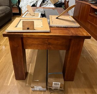 Mesa de madera  y cristal