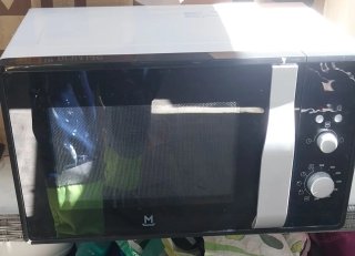 Microondas blanco y negro