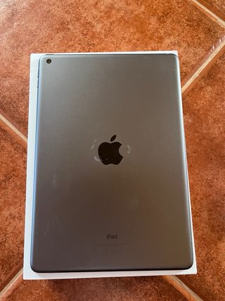 Pacchetto iPhone 13 128GB + iPad 9ª Gen 64GB