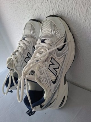 Zapatillas deportivas Blancas y Plateadas T.37