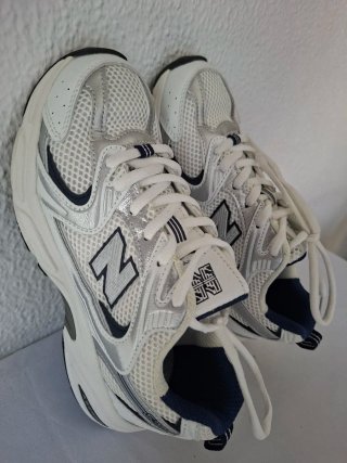 Zapatillas deportivas Blancas y Plateadas T.37