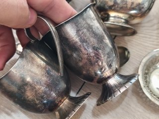 Set di oggetti argentati antichi