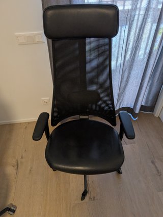 Silla de oficina JÄRVFJÄLLET negra