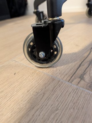 Silla de oficina JÄRVFJÄLLET negra