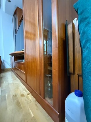 Mueble de salón madera y cristal