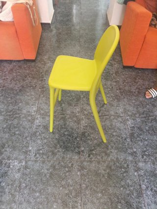 Silla infantil amarilla