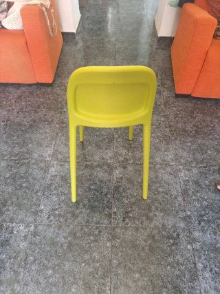 Silla infantil amarilla