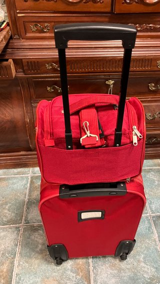 OPOR 2 NUEVAS PIEZAS.22€ MALETA Y Neceser .Calidad