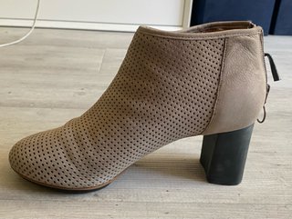 Botín beige piel Camper Talla 38