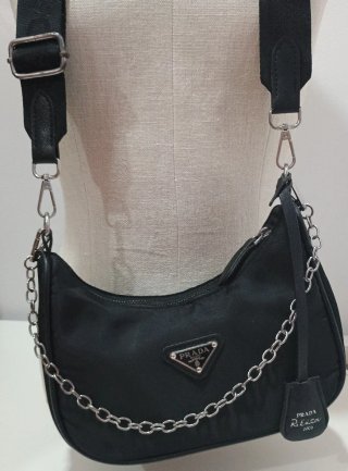 Bolso bandolera estilo prada negro.