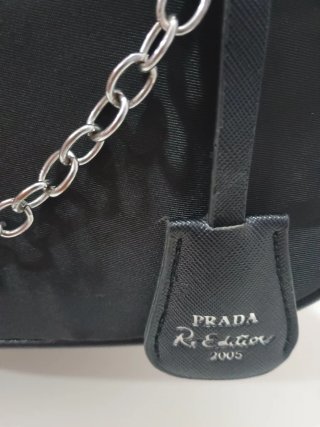 Bolso bandolera estilo prada negro.