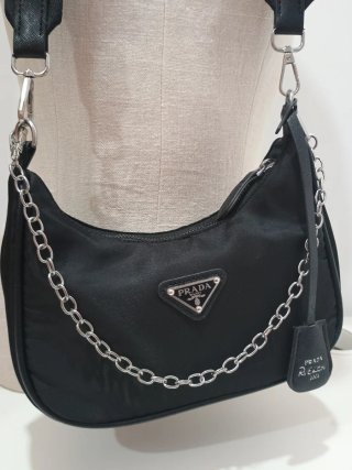Bolso bandolera estilo prada negro.