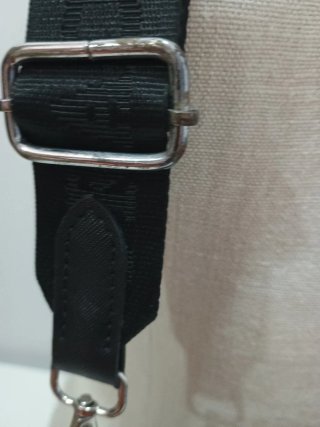 Bolso bandolera estilo prada negro.