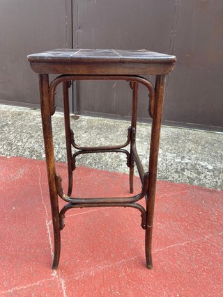 Mesa auxiliar de madera