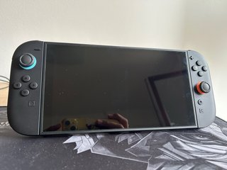 Nintendo Switch + Mando Pro 2 oficial + 8 Juegos