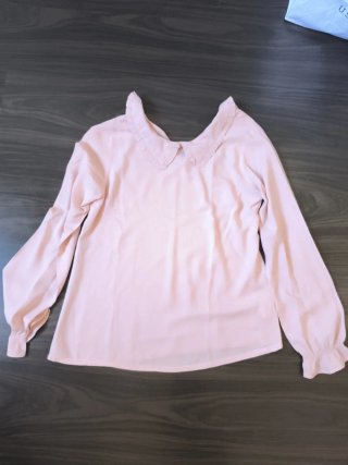 Blusa rosa pastel con cuello Peter Pan