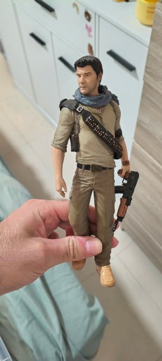 Figura Uncharted no envío 22cm