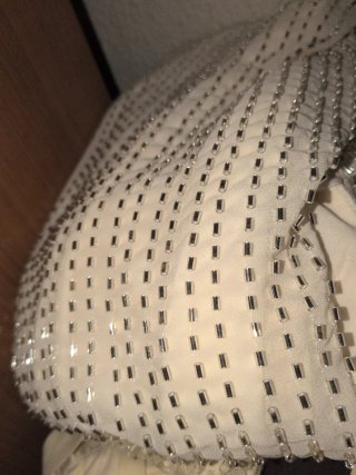 Vestido champán con abalorios Talla L Zara