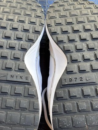 Zapatillas Nike Beige y Blancas