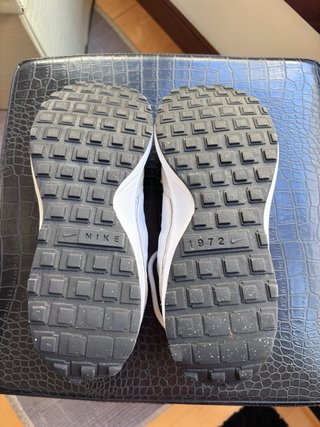 Zapatillas Nike Beige y Blancas
