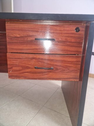 Mesa de escritorio/oficina precio negociable