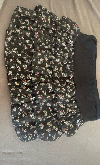 Falda corta floral negra