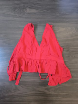 Blusa roja con volantes