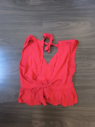 Blusa roja con volantes