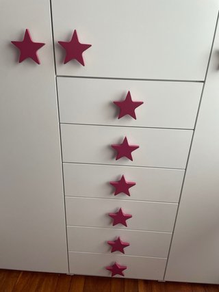 Armario blanco tiradores de estrellas. no envío
