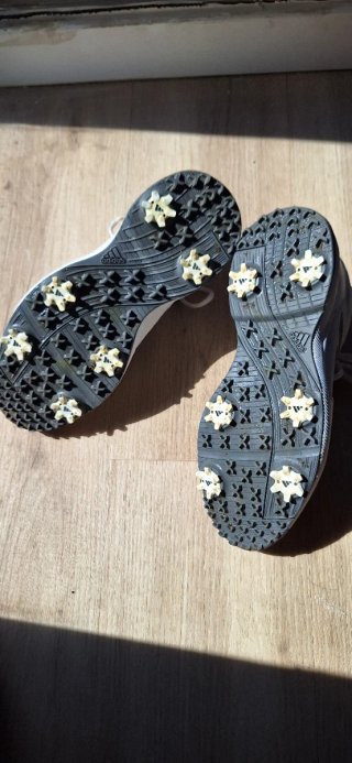 Zapatos de golf Adidas grises y blancos