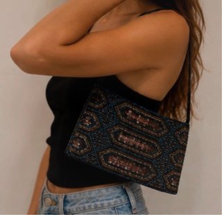 Borsetta vintage ricamata con perline e paillettes