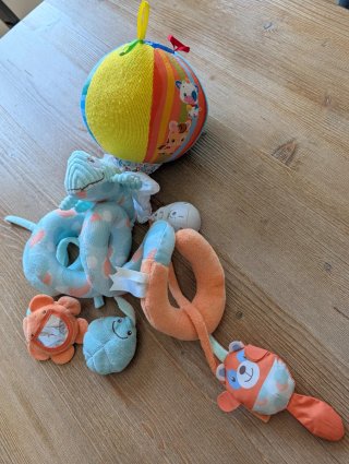 Palla morbida e pupazzi passeggino