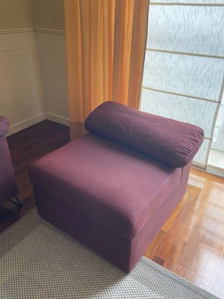 Sofá de 3 plazas y puf morado