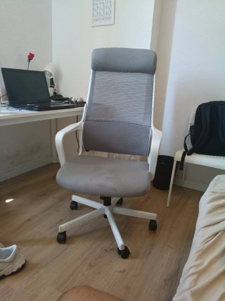 Silla de escritorio ergonómica gris