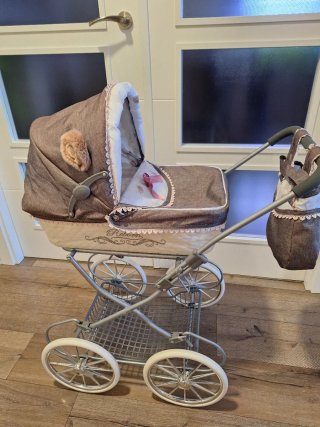 Carrito de muñecas Reborn en perfecto estado