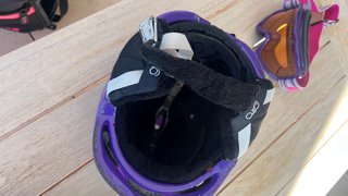 Botas de esquí Lange Moradas, casco S y su mochila