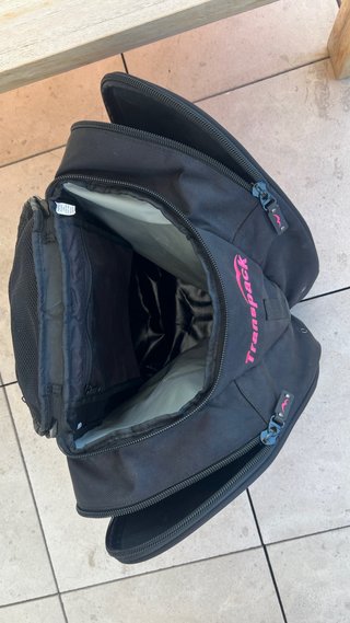 Botas de esquí Lange Moradas, casco S y su mochila