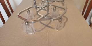 Lámpara de mesa moderna metal y cristal