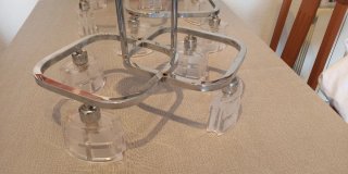 Lámpara de mesa moderna metal y cristal